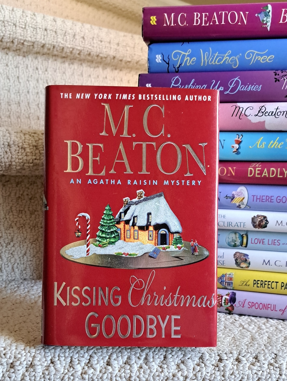 M.C.Beaton Kissing Christmas Goodbye. An Agatha Raisin Mystery.